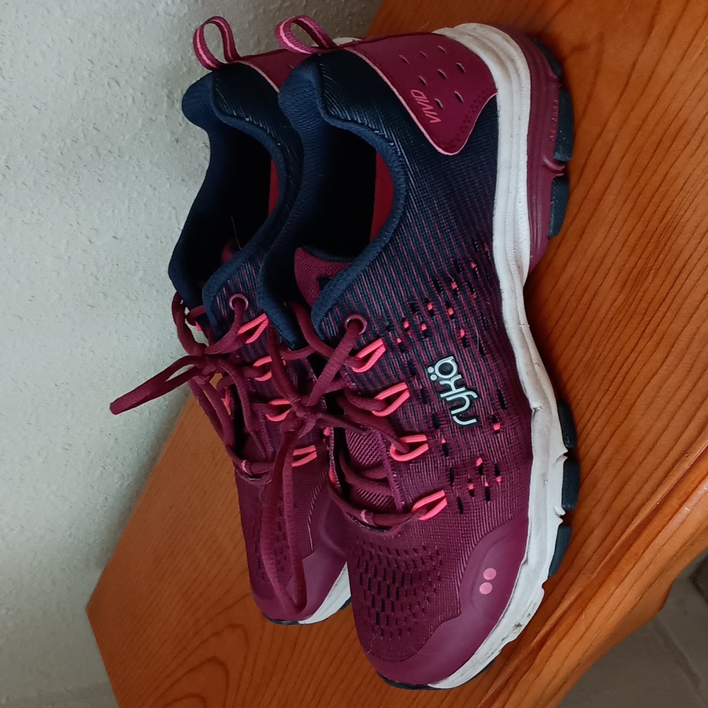 Ryka Vivid RZX walking shoes